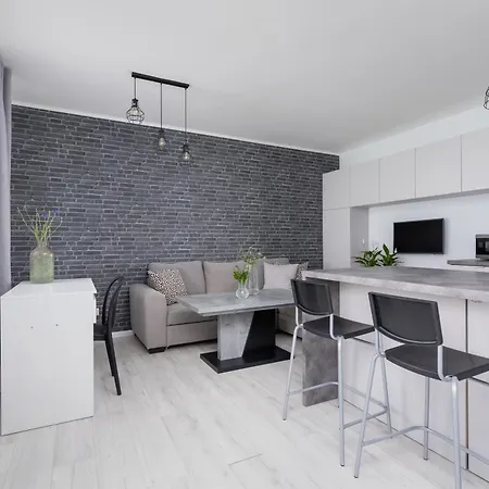 Pearl & Ash 1Br Ap - Balcony - Old Town-2